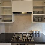 Cozy Flat & Lovely Garden, High Speed Wifi