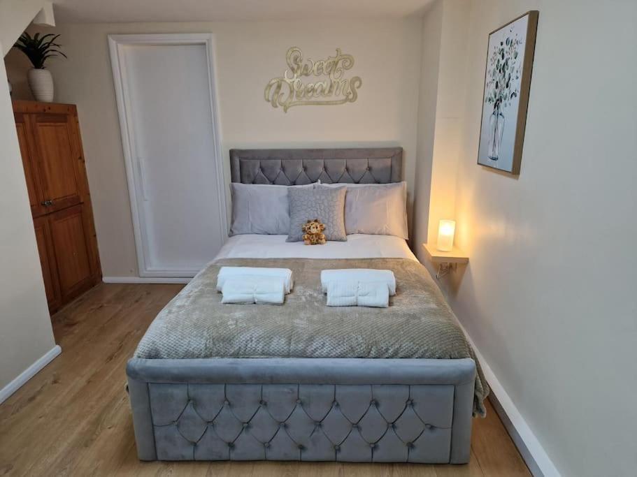 Cozy Flat & Lovely Garden, High Speed Wifi Apartment