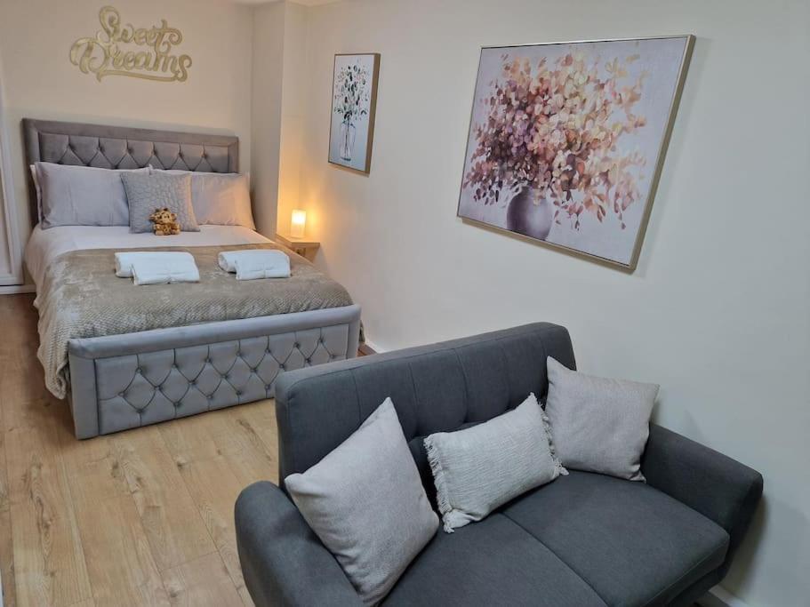 Cozy Flat & Lovely Garden, High Speed Wifi * Cranford